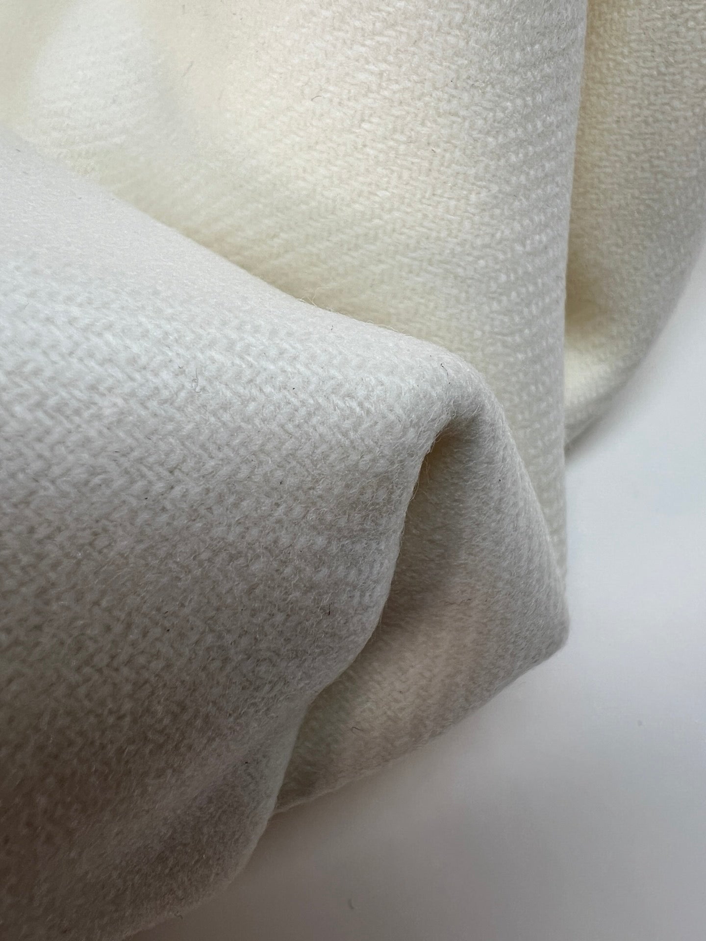 AV-1975d – image 3