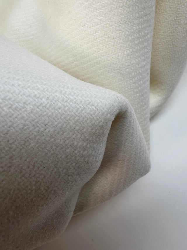 AV-1975d – image 3