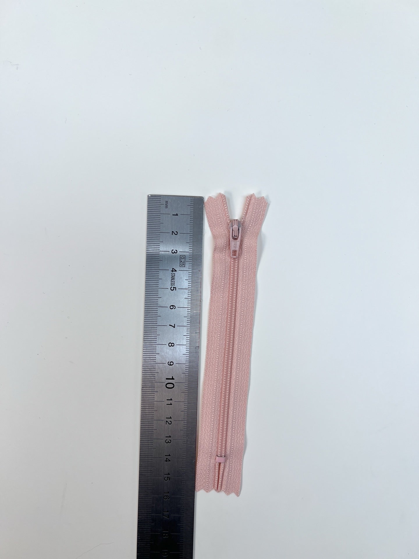 AV-1570 – image 3