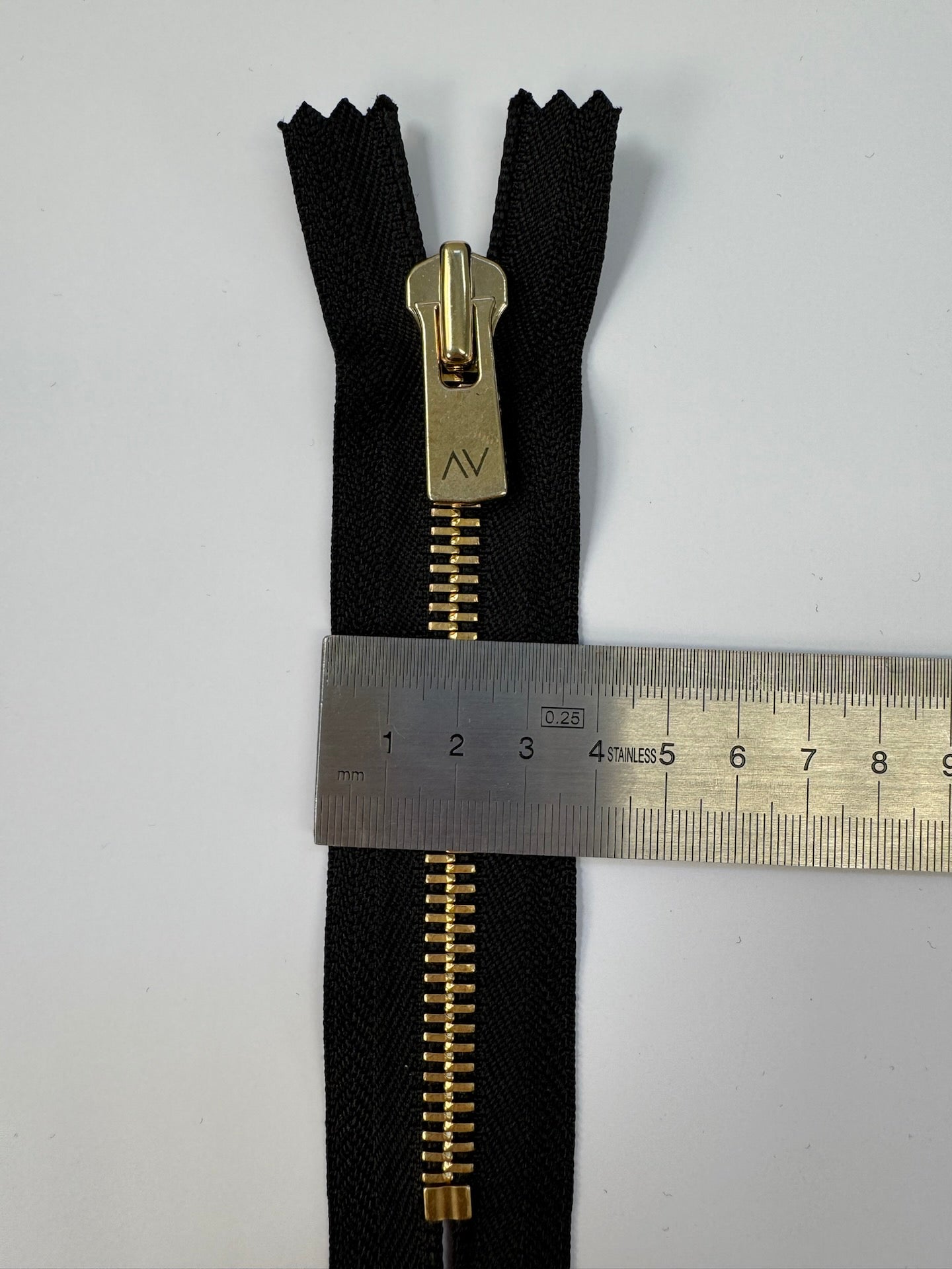AV-1687 image 3