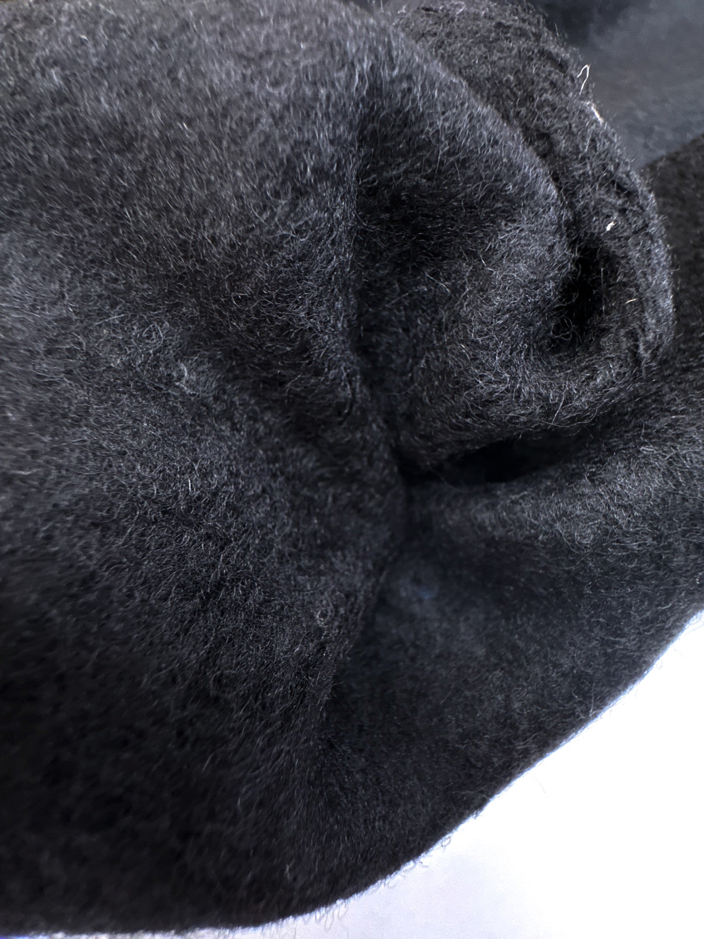 Schwarze Pailletten Wolle Strickware