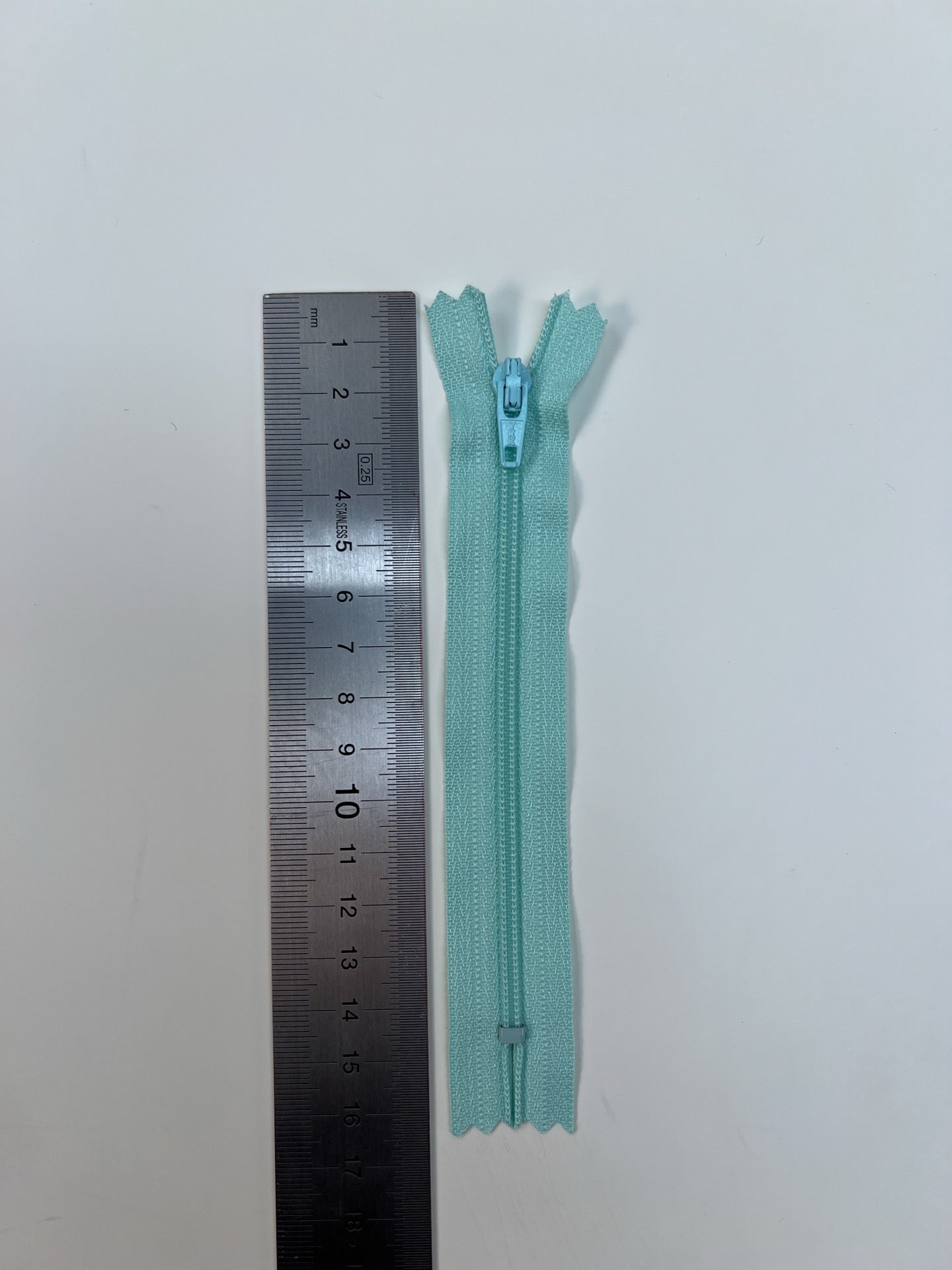 AV-1592 – image 3