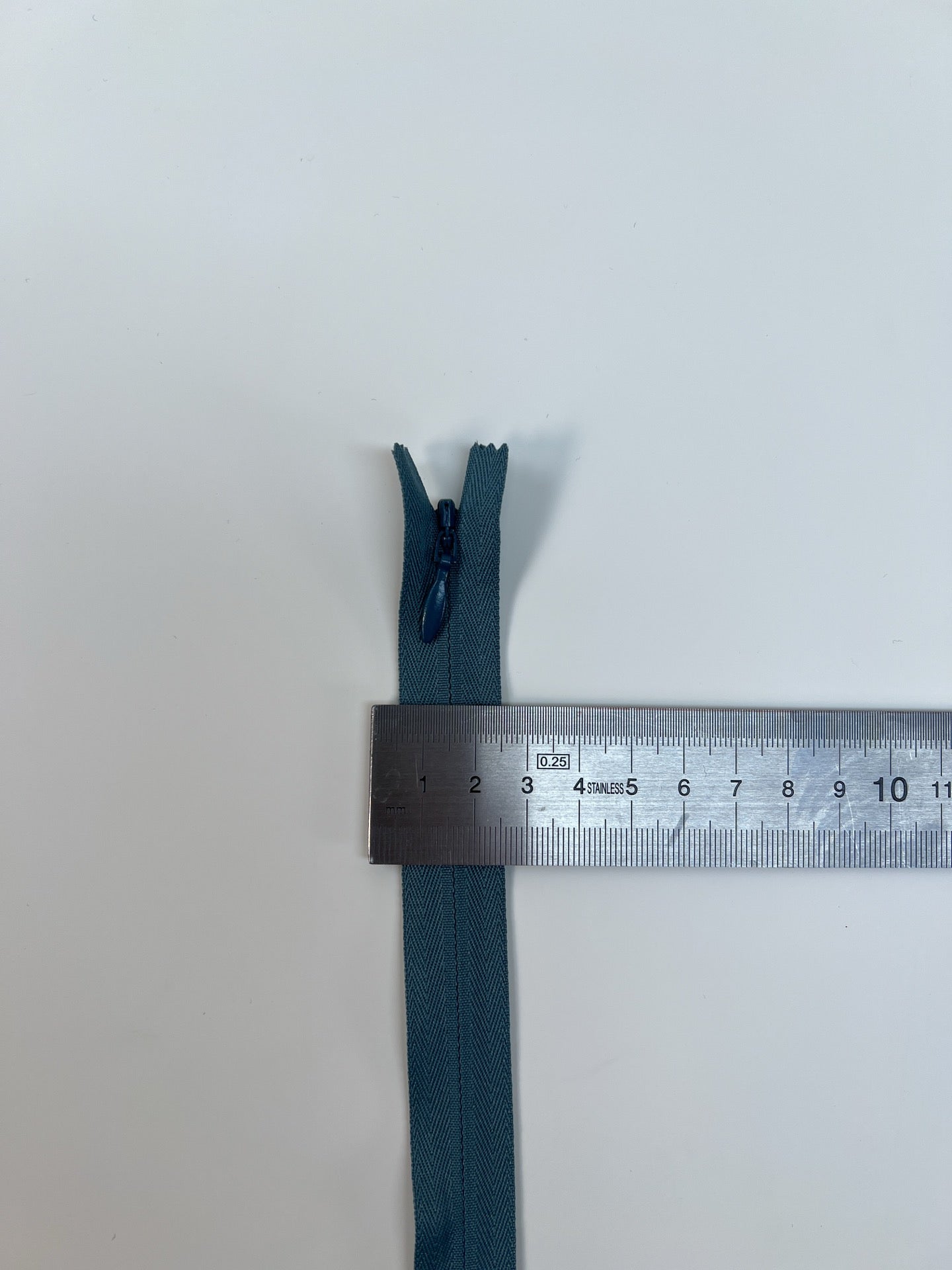 AV-1557 – image 2