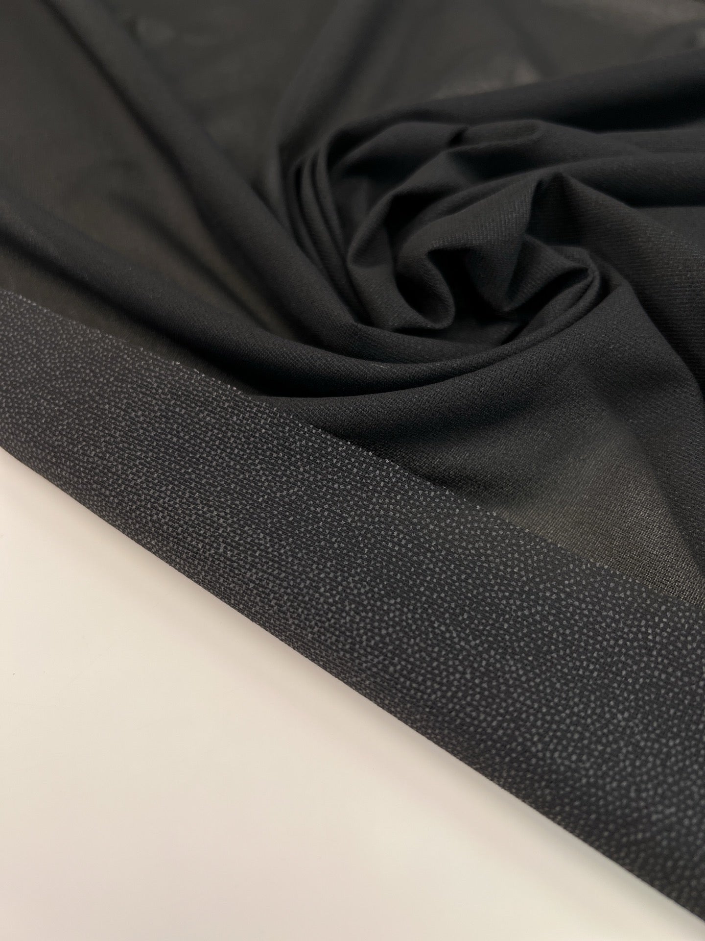 Schwarzes Polyester Vlies