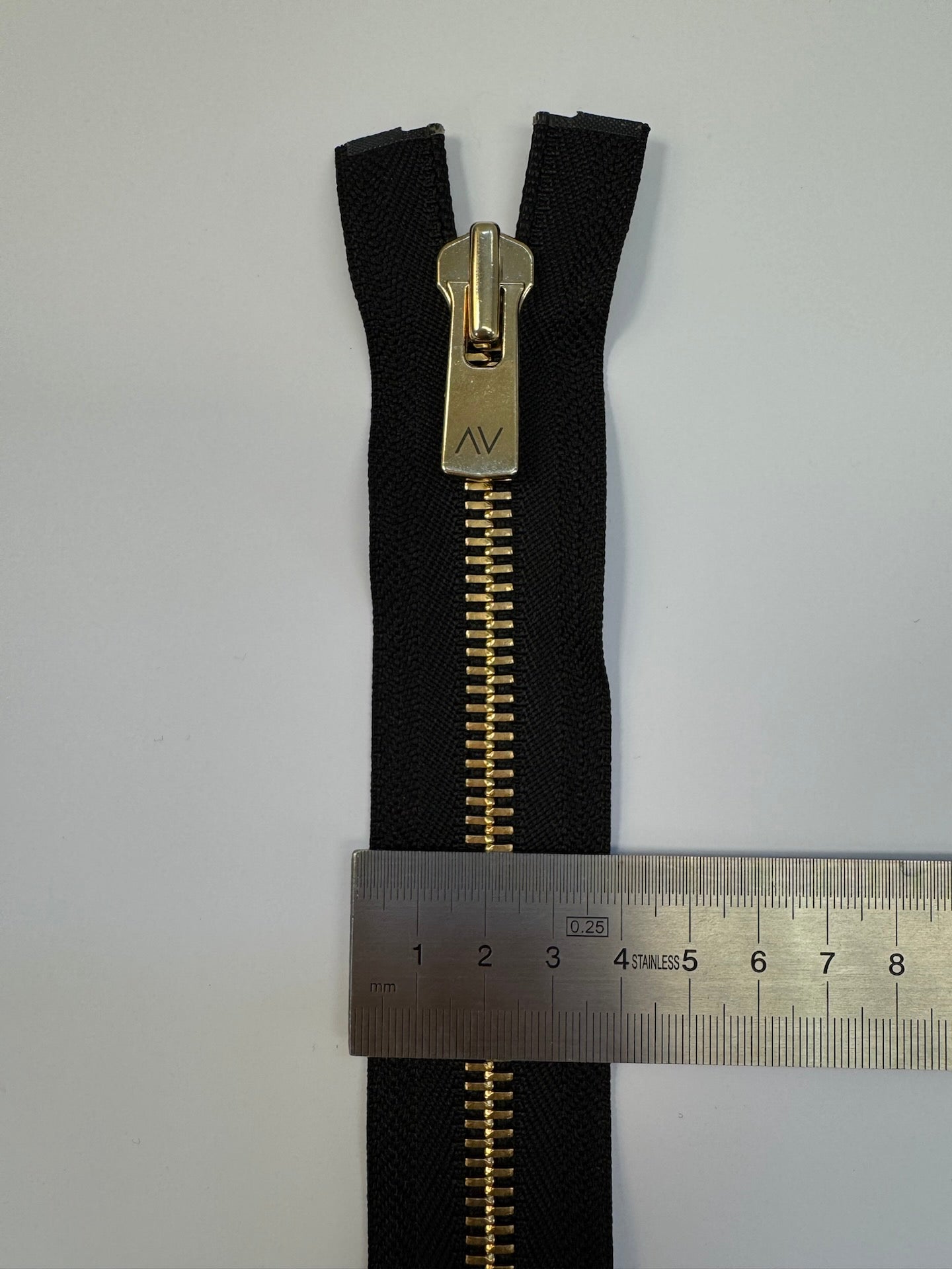 AV-1677 image 3