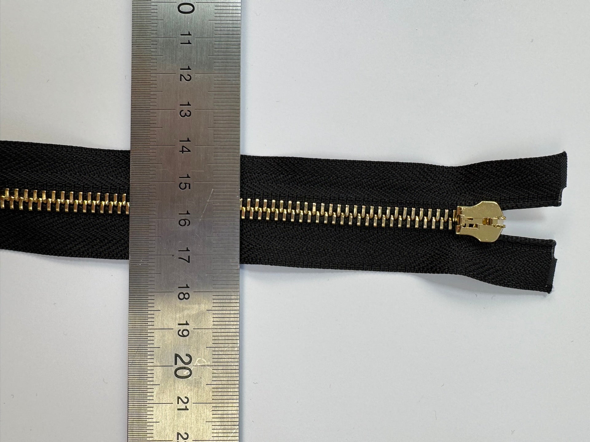 AV-1693 image 4