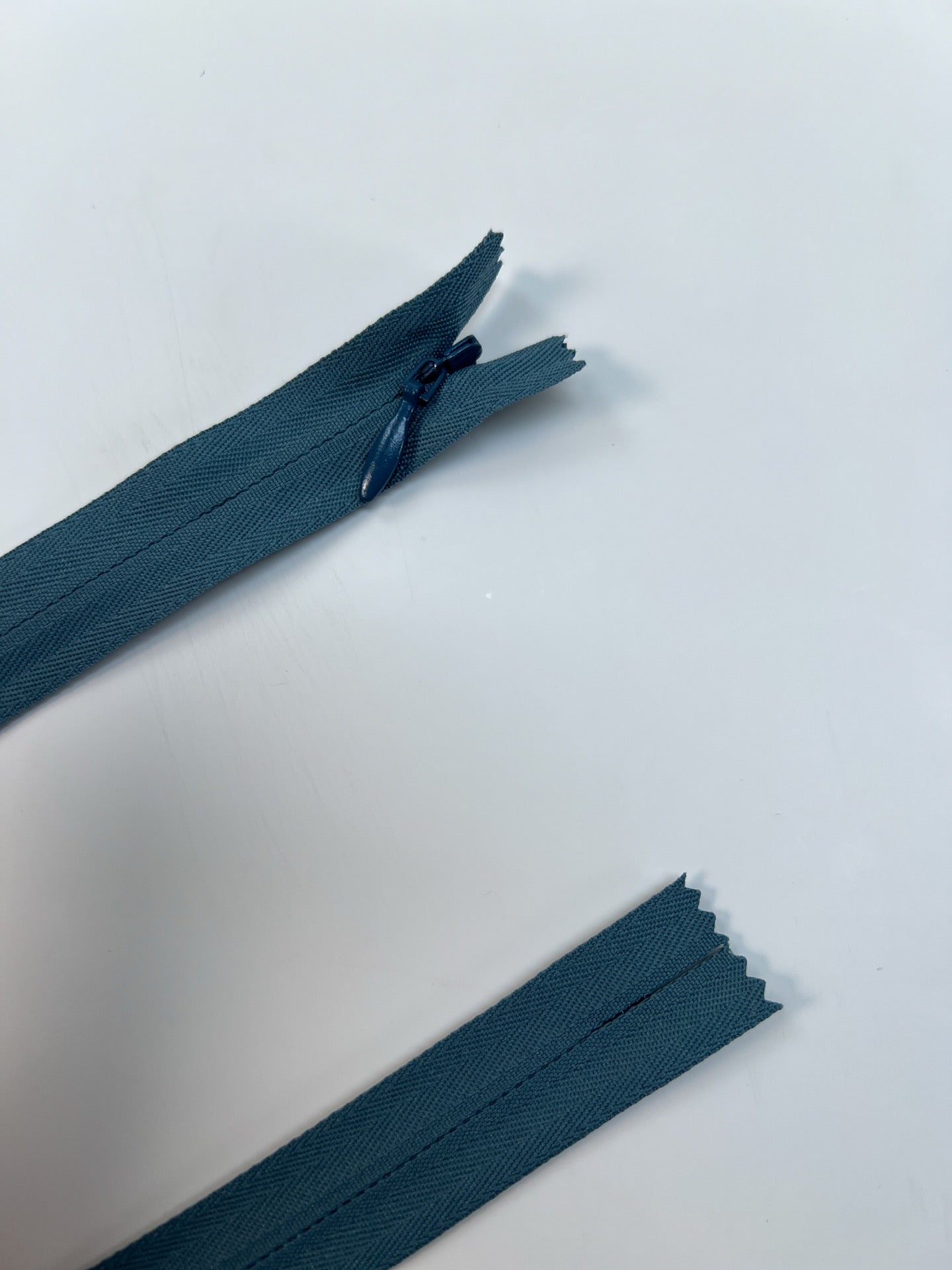 AV-1557 – image 3