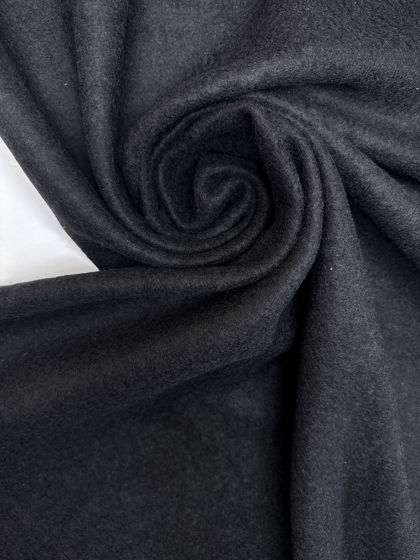 Schwarze Pailletten Wolle Strickware