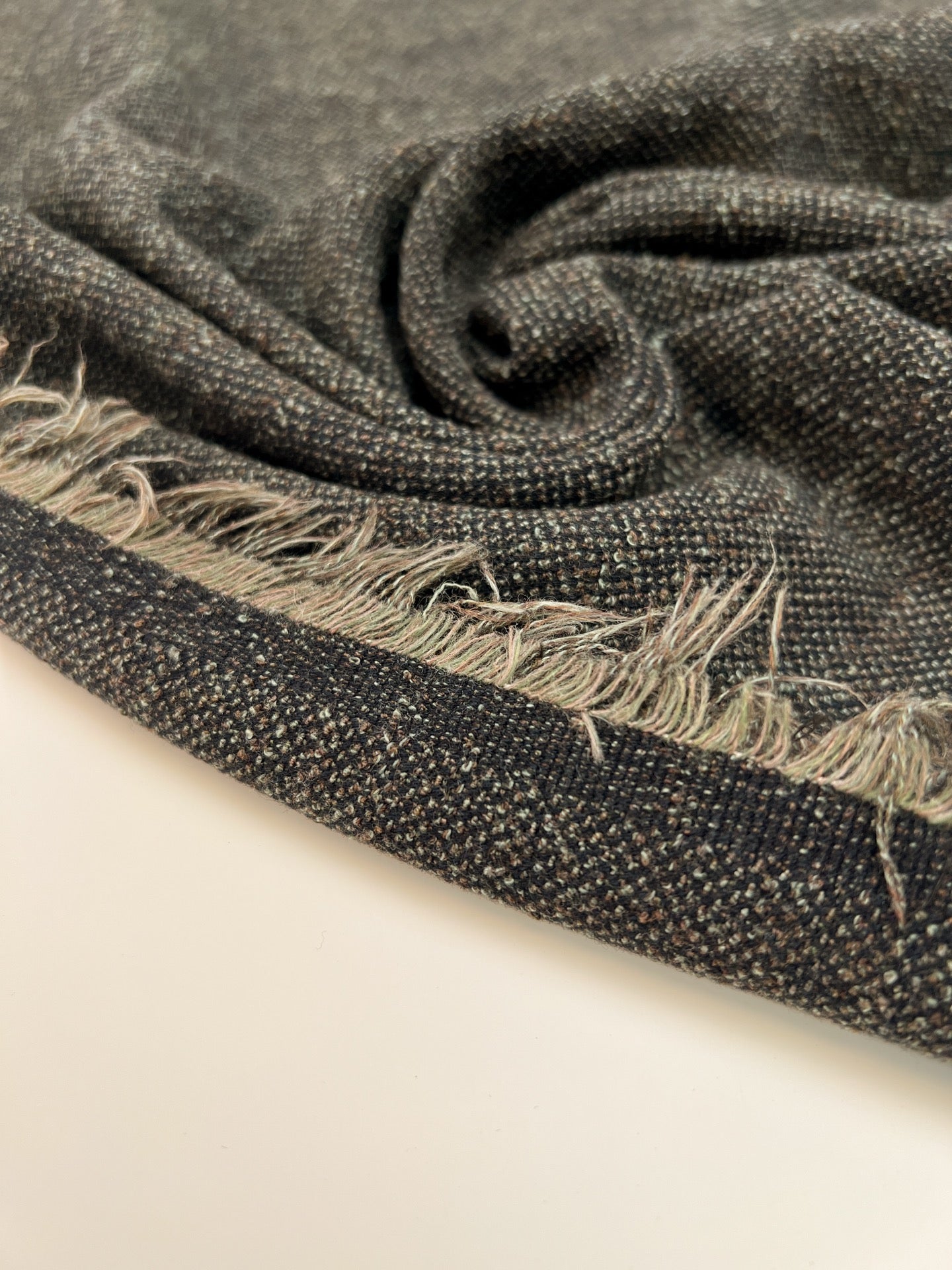TH-884 image 2
