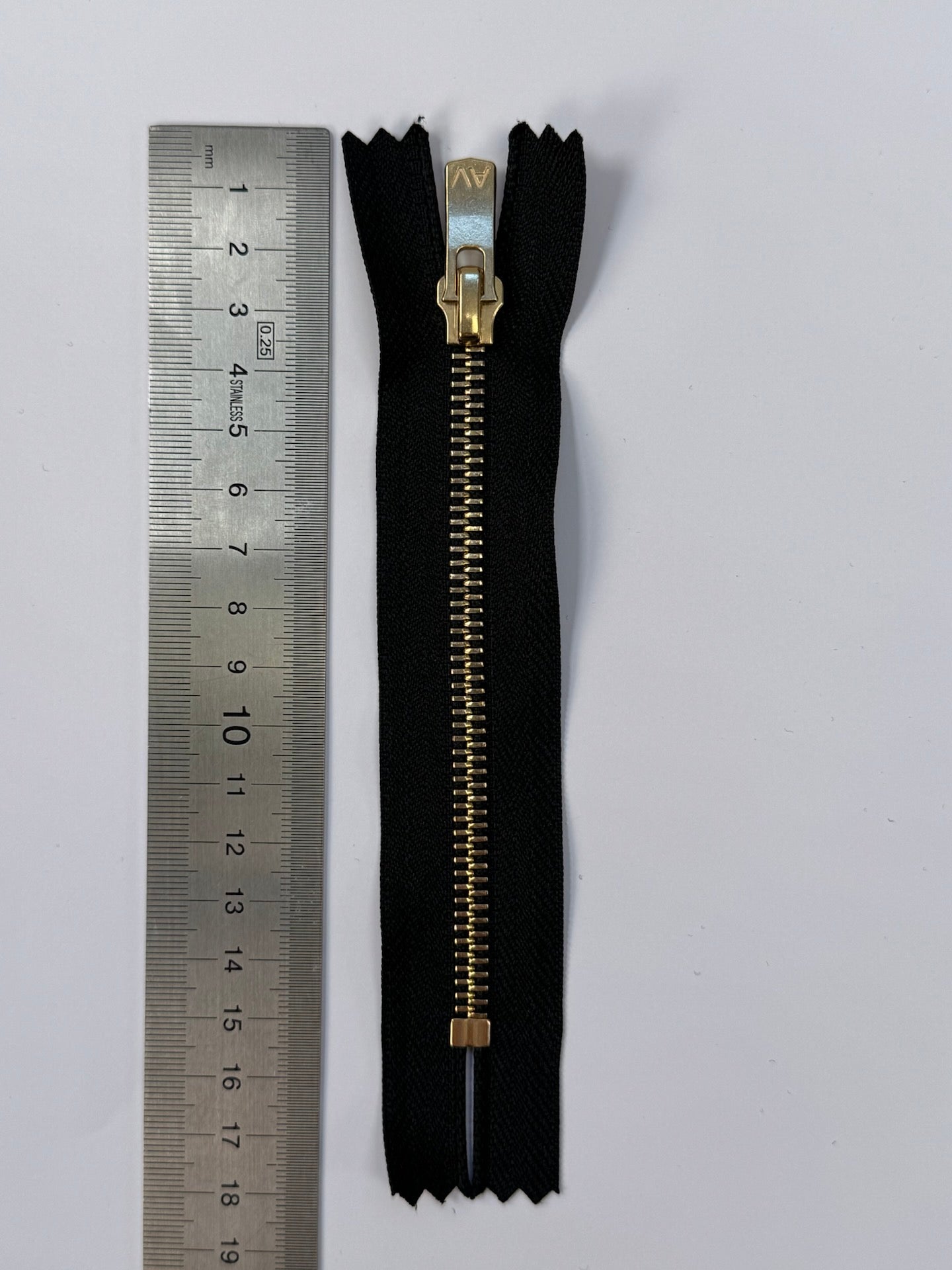 AV-1683 image 3