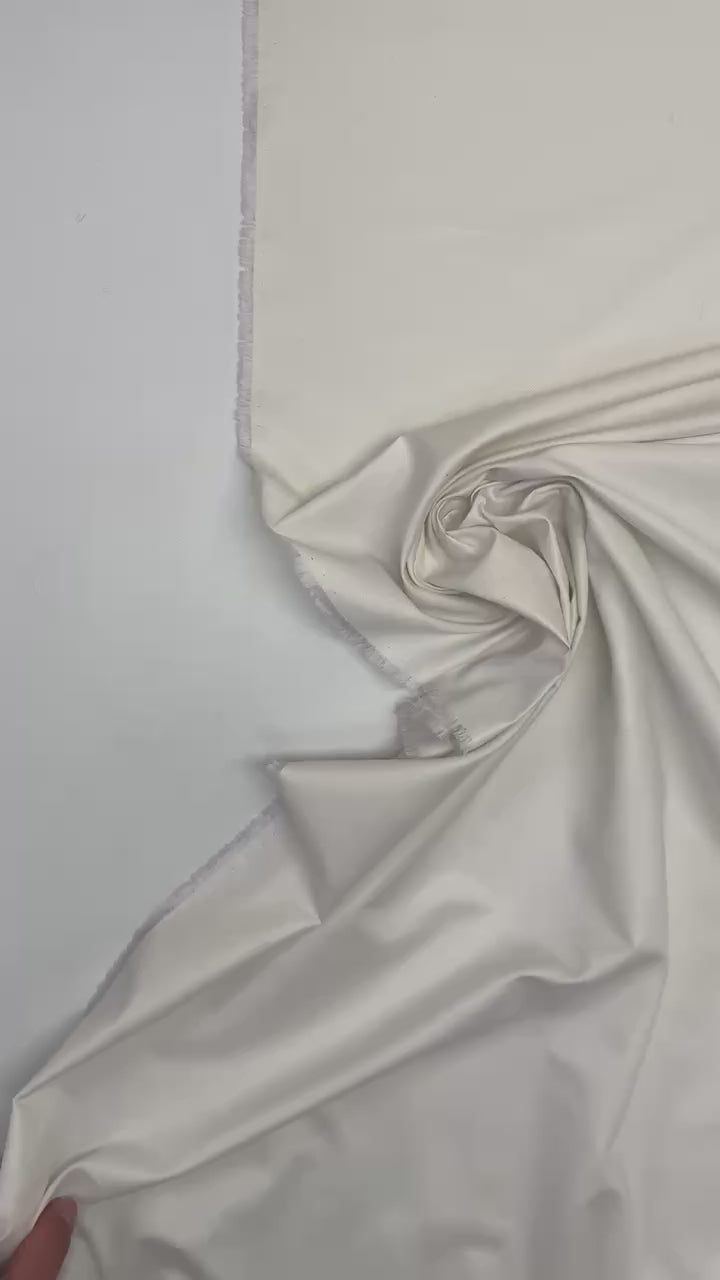 Load video: video 131ce88e-5f04-4777-bdf8-53980785e3c0