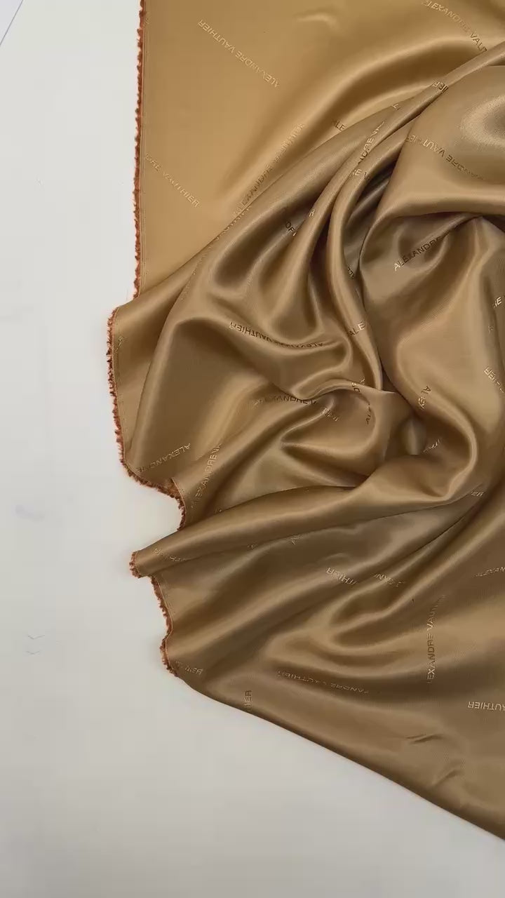 video 7a8fe56c-4aee-46a7-adee-15ef830b8b3f