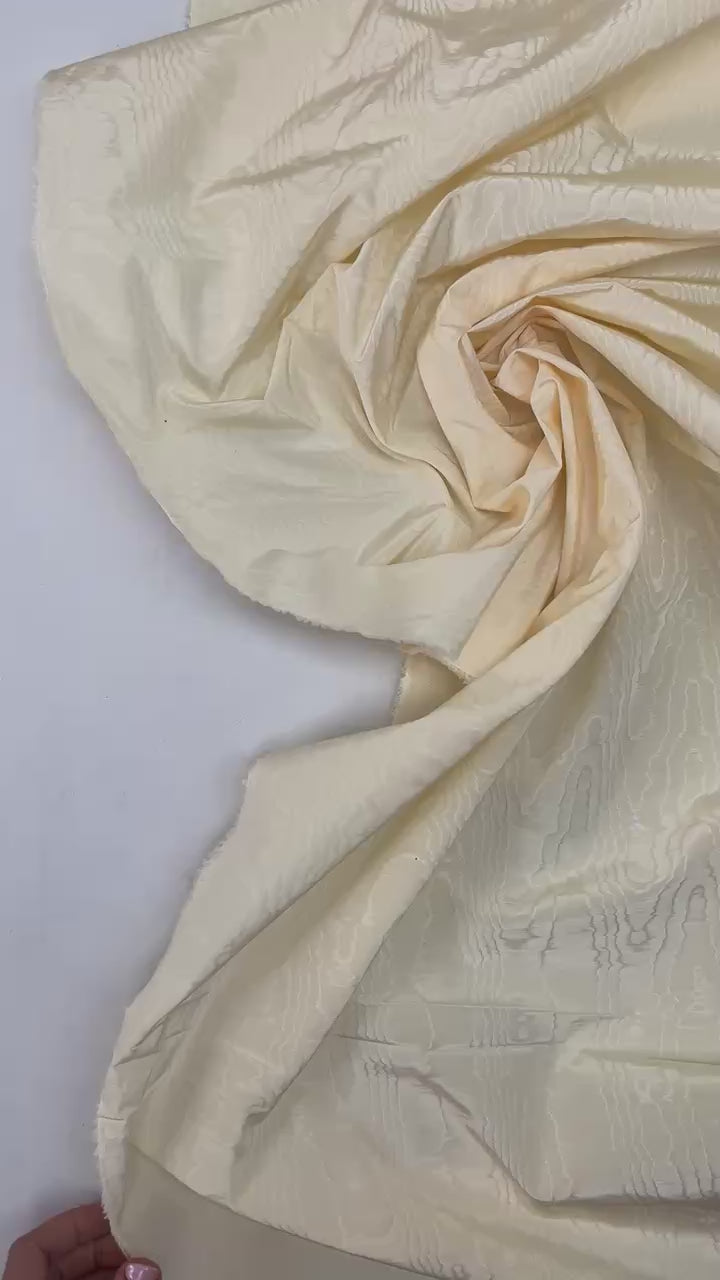 video 8ee1c83e-0405-45f8-8cbc-4a3f91b41970