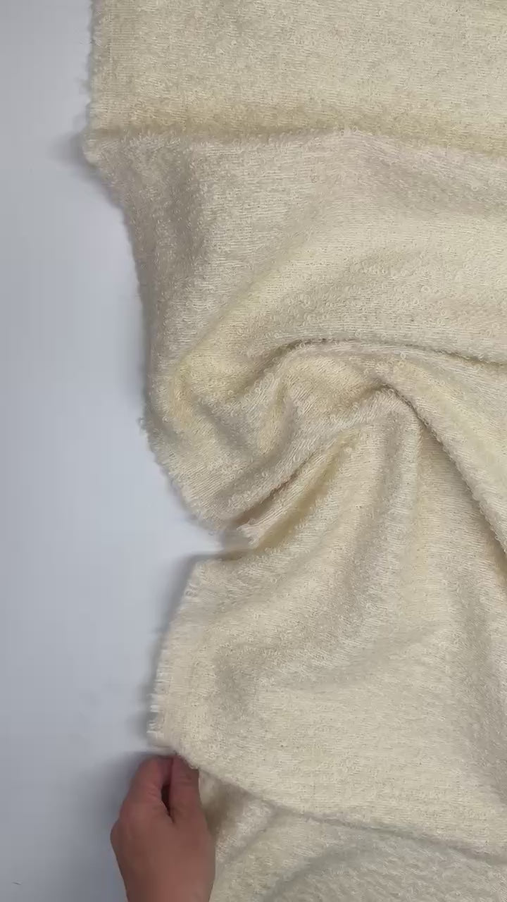 video 2a3f5eab-d379-4dfb-a96f-1ec8995b3e3c