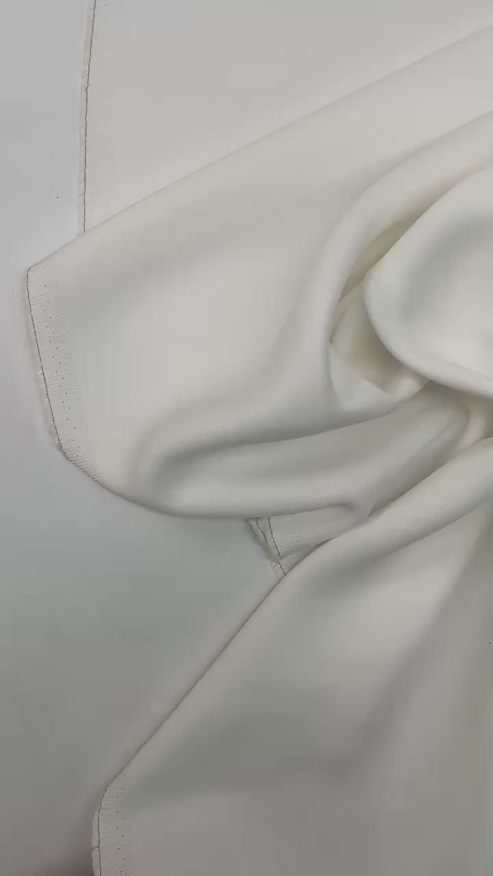 加载视频：video 0b4185b2-1d9f-42ae-ba27-2a17d5e35348