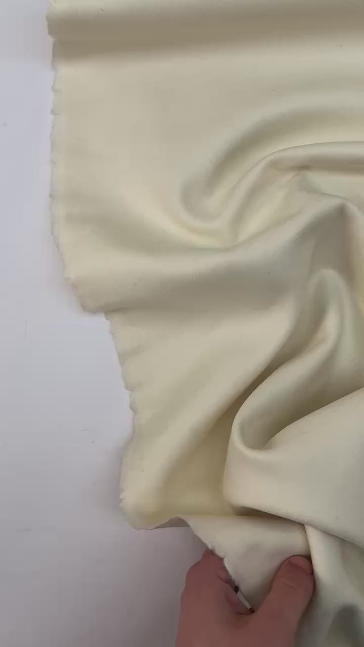 video 34037602-dcfc-4d9e-978a-257334a49660