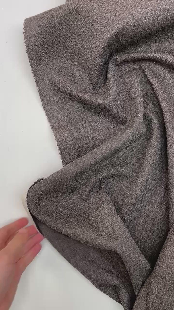 video 8e57e9b9-5c25-4c2b-8d41-9d4a054ee8fa