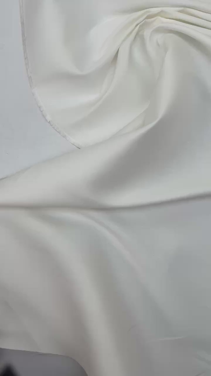 video 12025b4b-c77c-45cf-8241-321567466bb7