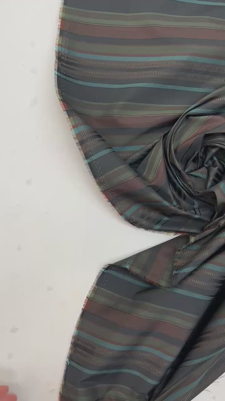 Charger la vidéo : video d6958a9b-4da6-4747-8bd9-d763a29ff312