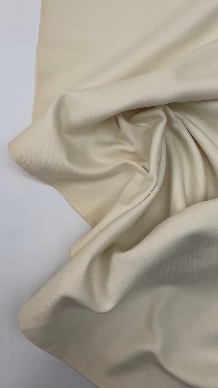 video 11123390-c9fa-49e4-93d7-61031721b808