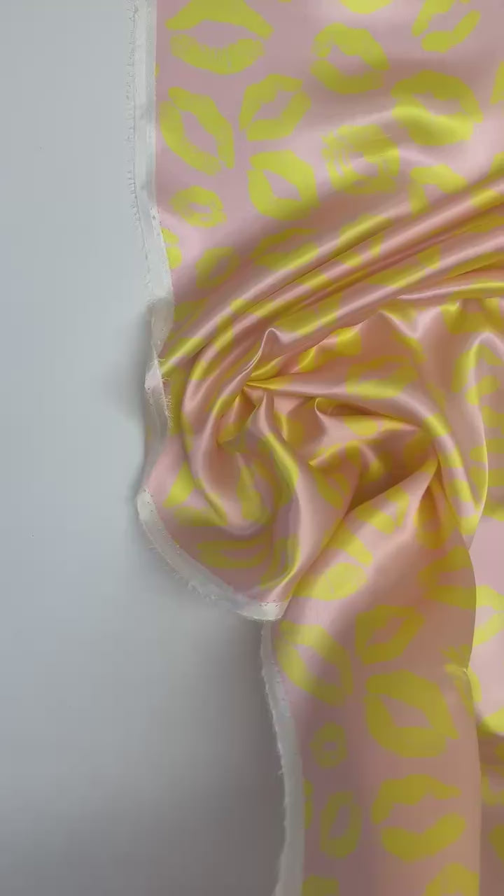 video 1a0df810-8969-4601-8bbd-cf8e8cac4fa3