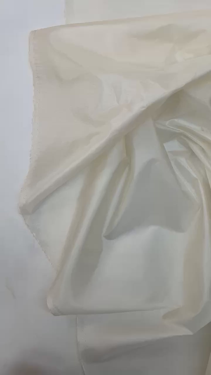 video 0ff36fff-983a-491f-a7f1-609078cbaec9